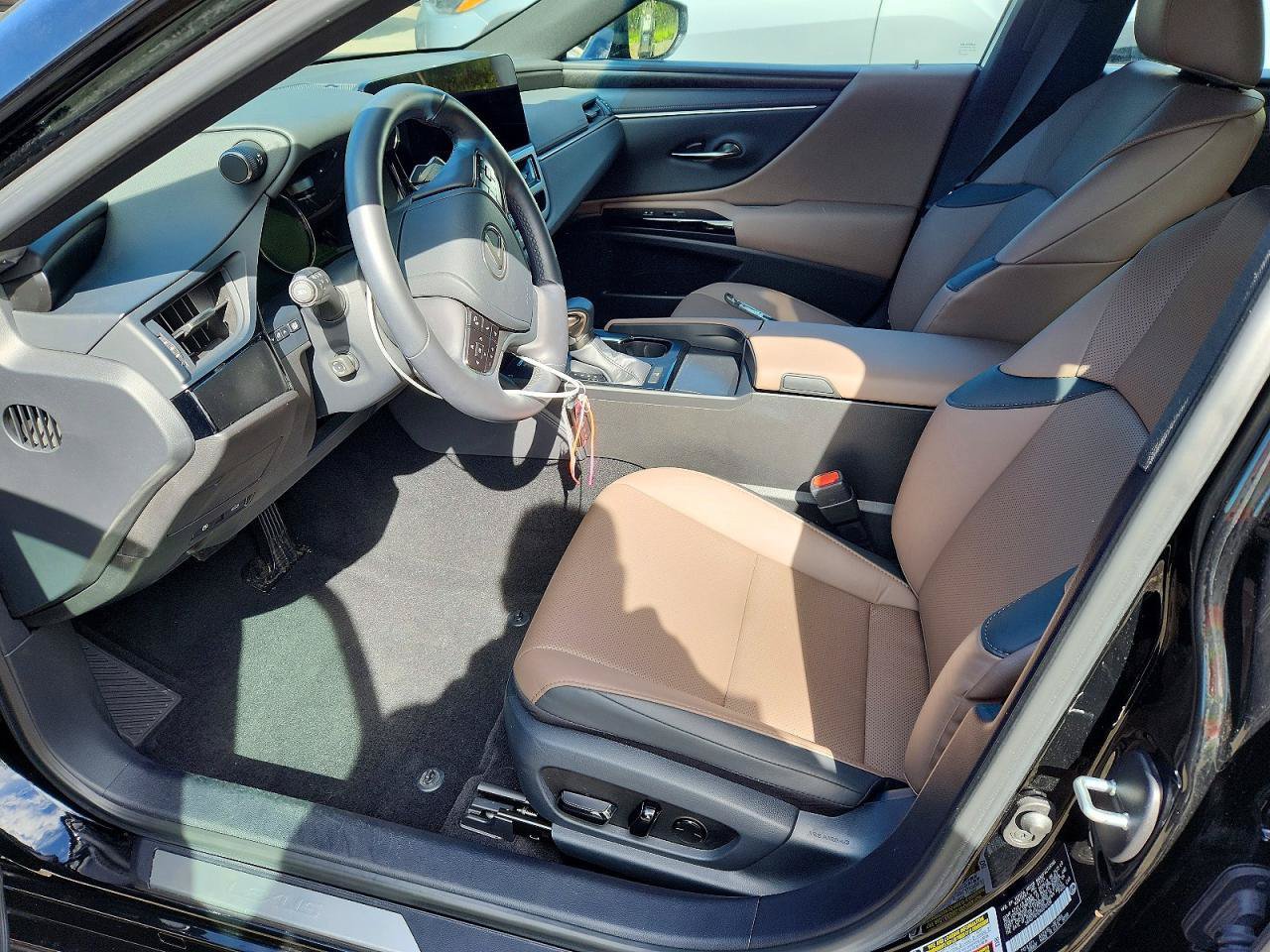 Used 2024 Lexus ES 250 w/ Premium Package AWD/4WD image 6