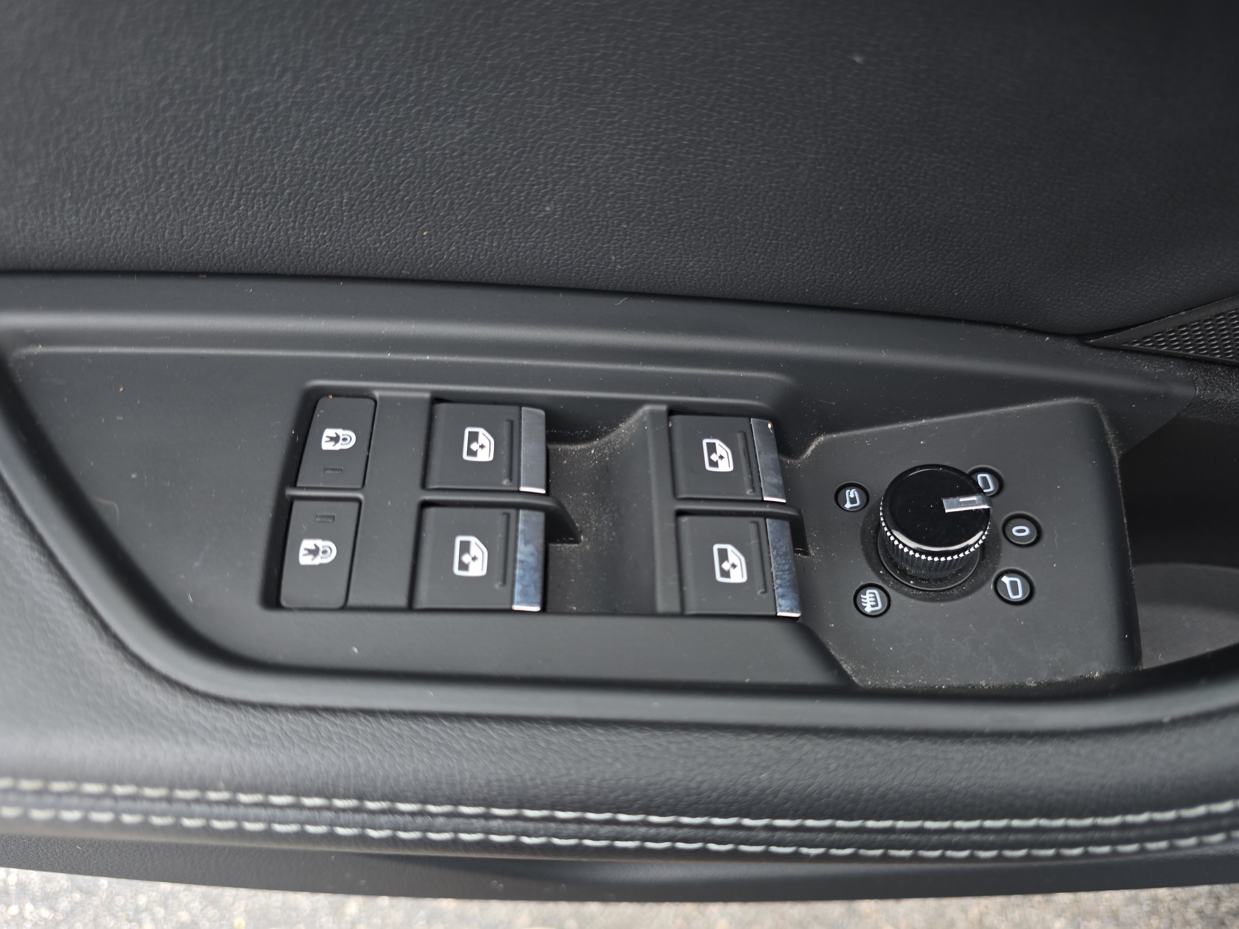 Used 2024 Audi Q8 e-tron Premium Plus AWD/4WD image 28