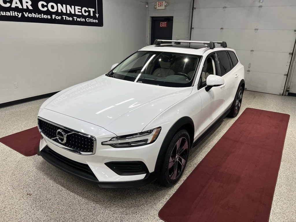 Used 2020 Volvo V60 T5 Cross Country w/ Protection Package Premier image 4