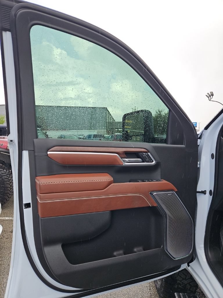 Used 2026 GMC Sierra 3500 Denali Ultimate AWD/4WD image 9