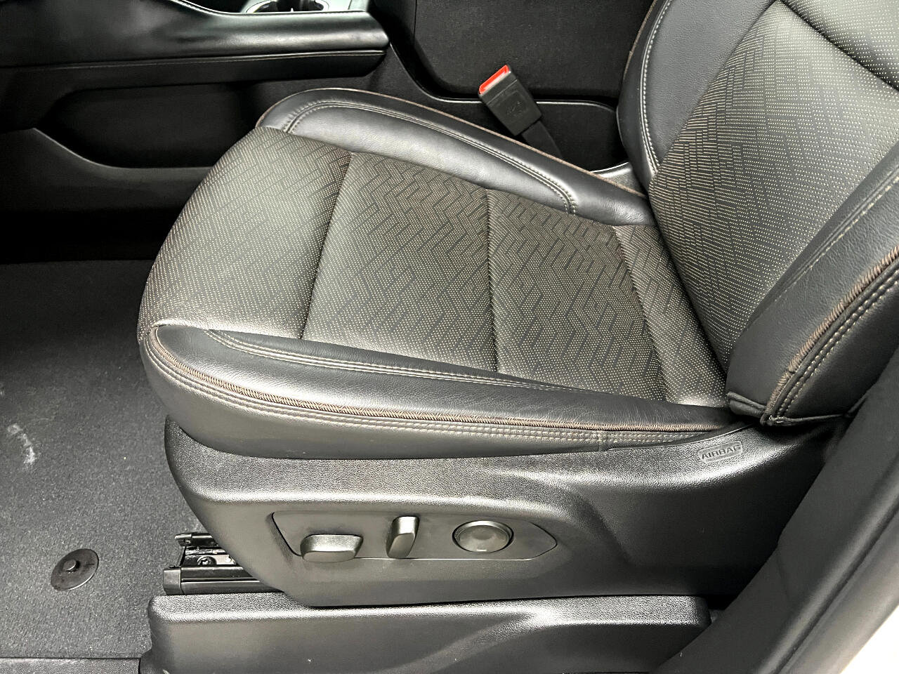 Used 2024 Chevrolet Tahoe High Country image 21