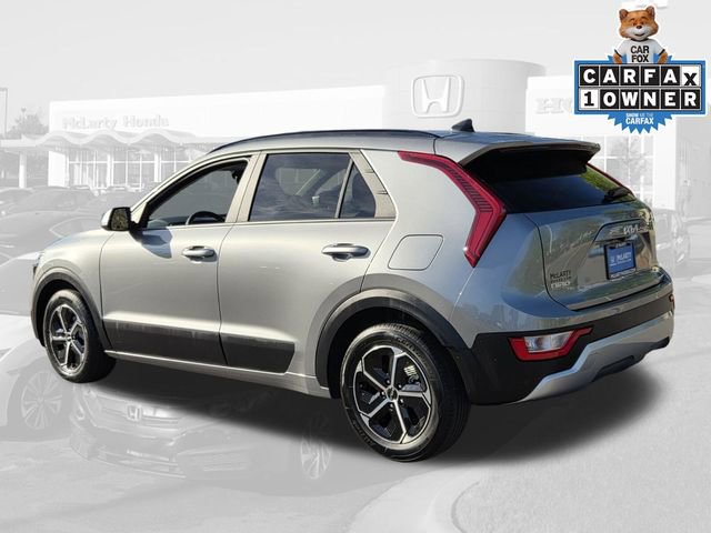 Used 2025 Kia Niro LX image 3