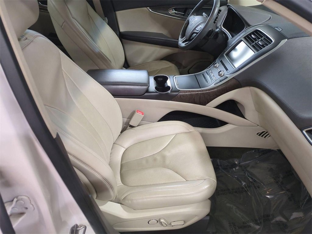 Used 2016 Lincoln MKX Reserve w/ Climate Package image 32