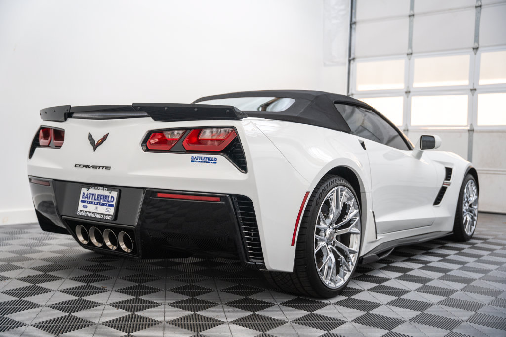 Used 2017 Chevrolet Corvette Grand Sport w/ Carbon Flash Badge Package RWD image 30