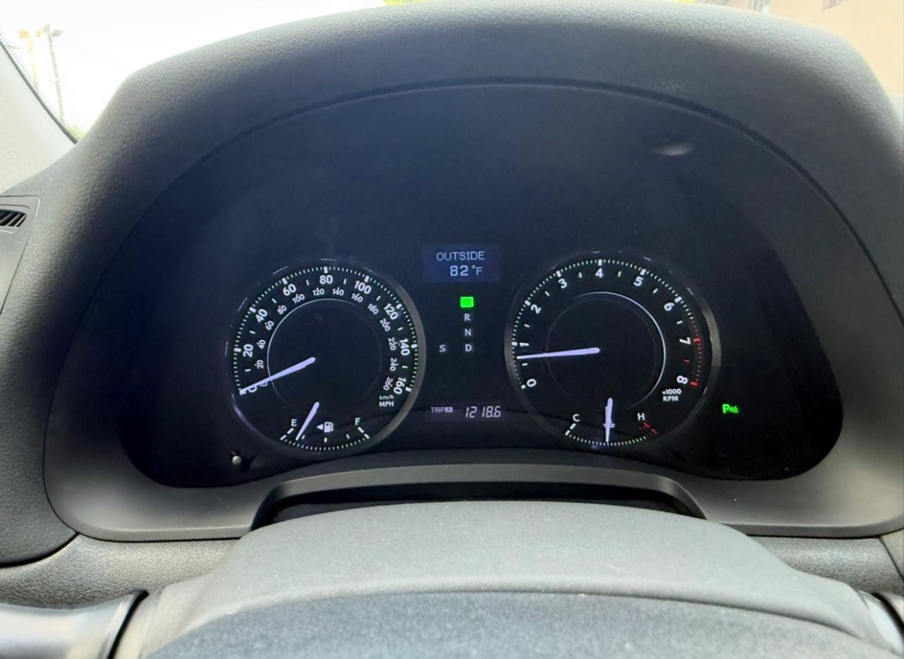 Used 2011 Lexus IS 350C w/ Luxury Pkg RWD image 18