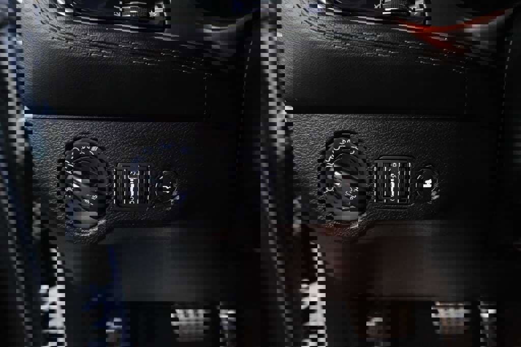 Used 2022 Dodge Challenger GT w/ Plus Package image 29