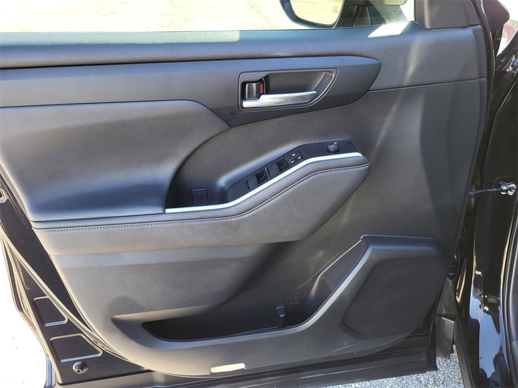 Used 2023 Toyota Highlander XLE image 21