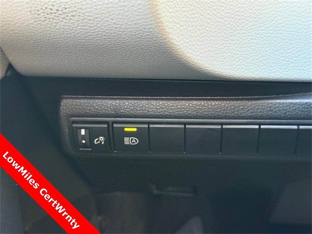 Used 2025 Toyota Corolla LE image 29