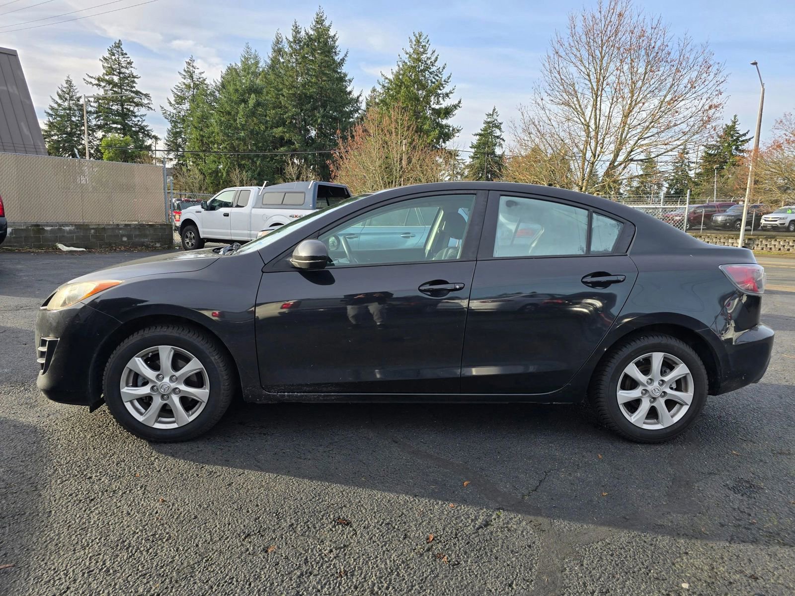 Used 2010 MAZDA MAZDA3 i Touring image 2