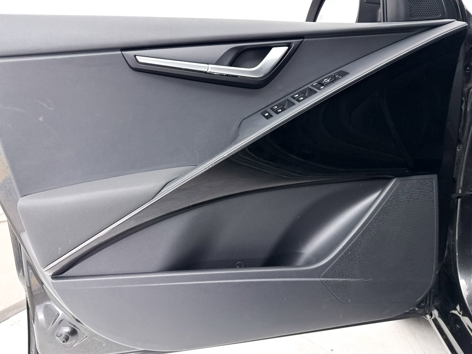 Certified 2025 Kia Niro EX image 30