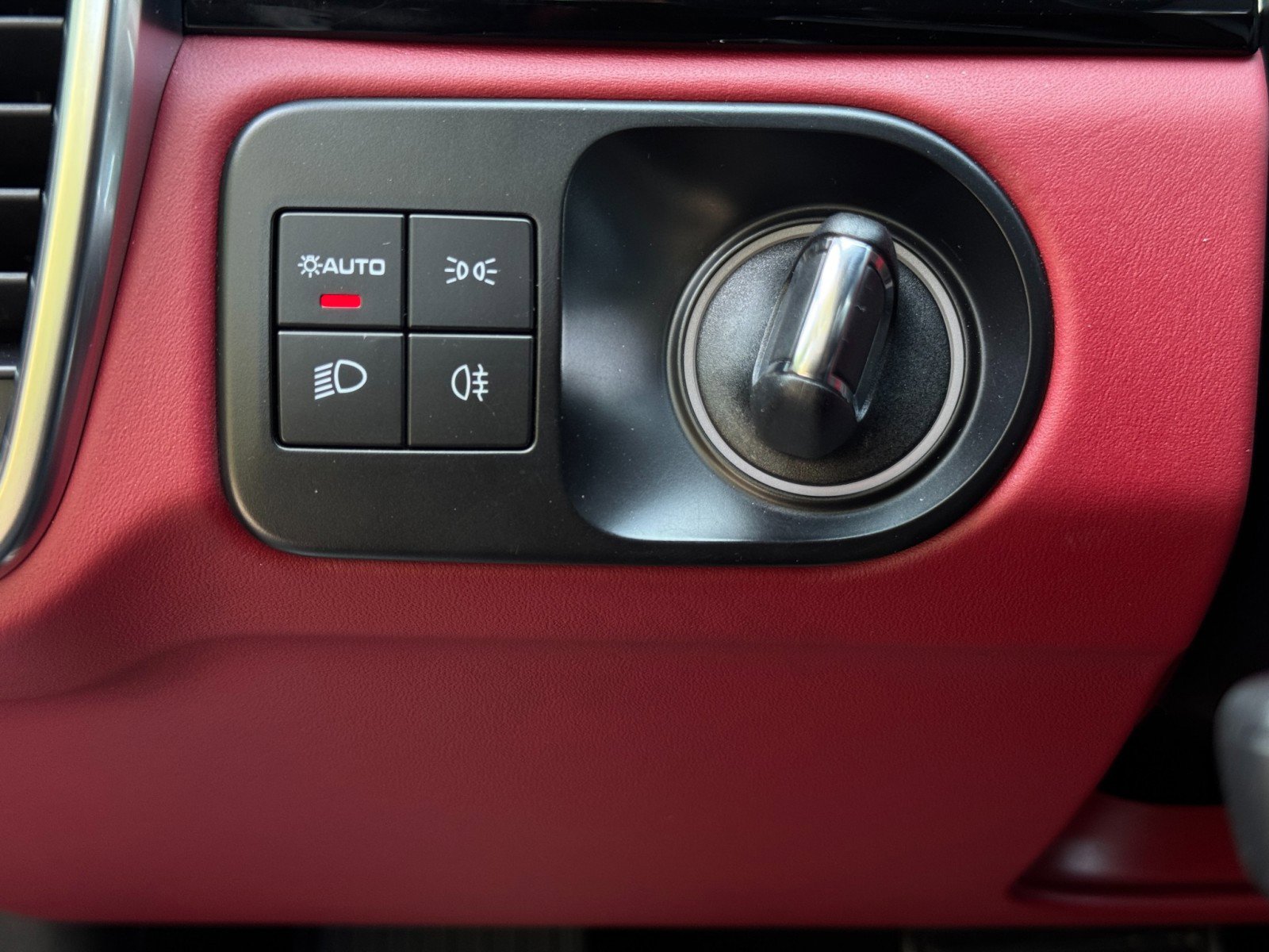 Used 2022 Porsche Cayenne Turbo S w/ Assistance Package image 20