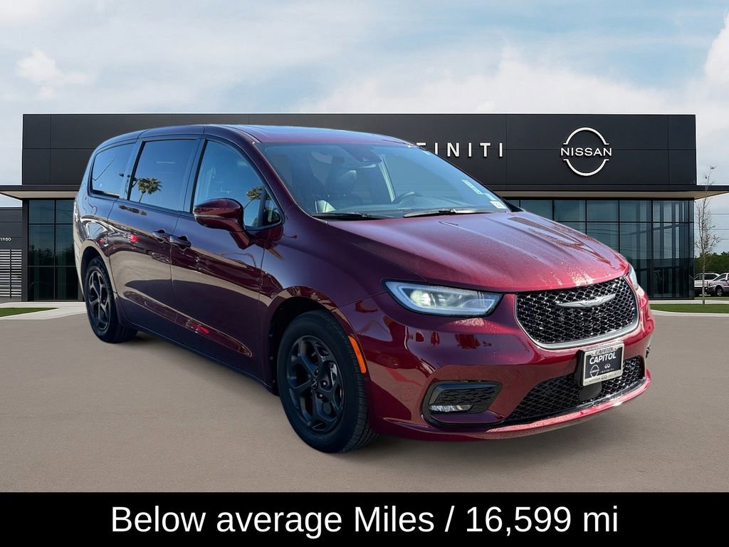 Used 2022 Chrysler Pacifica Limited w/ S Appearance Package image 3