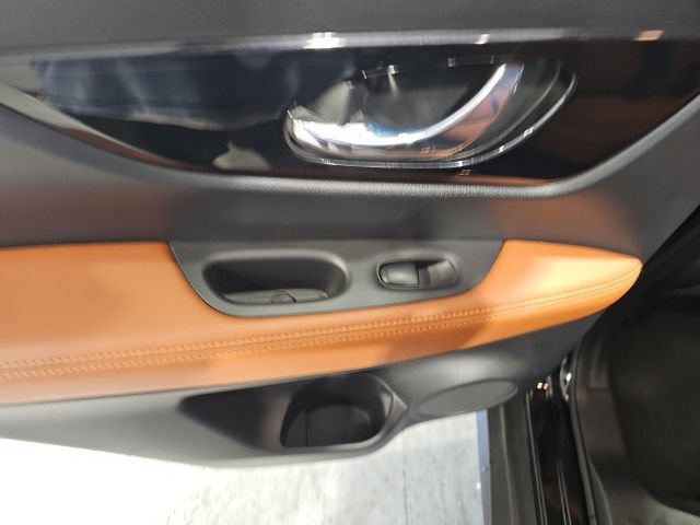 Used 2018 Nissan Rogue SL w/ Premium Package AWD/4WD image 23