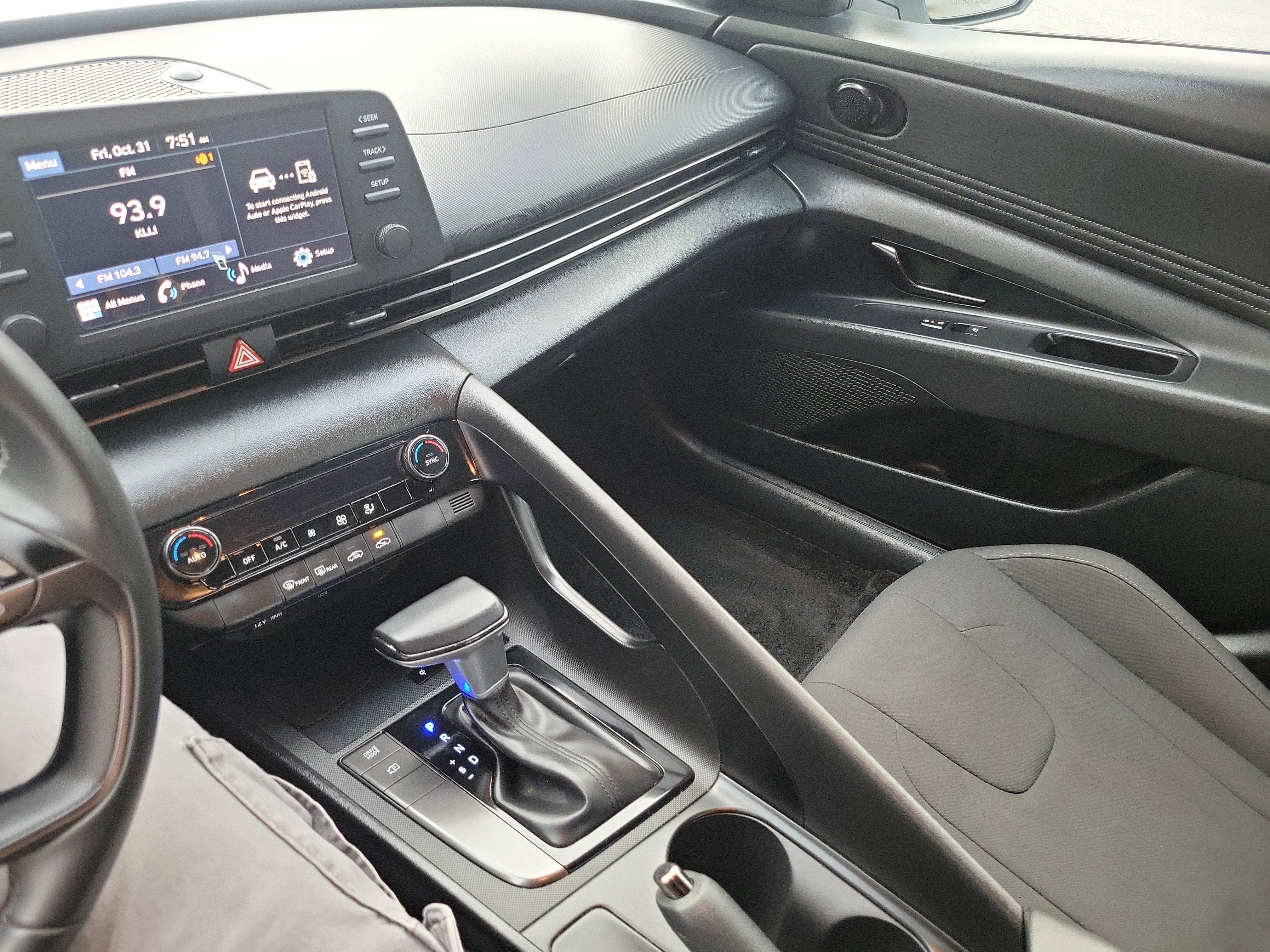 Certified 2025 Hyundai Elantra Sport image 15