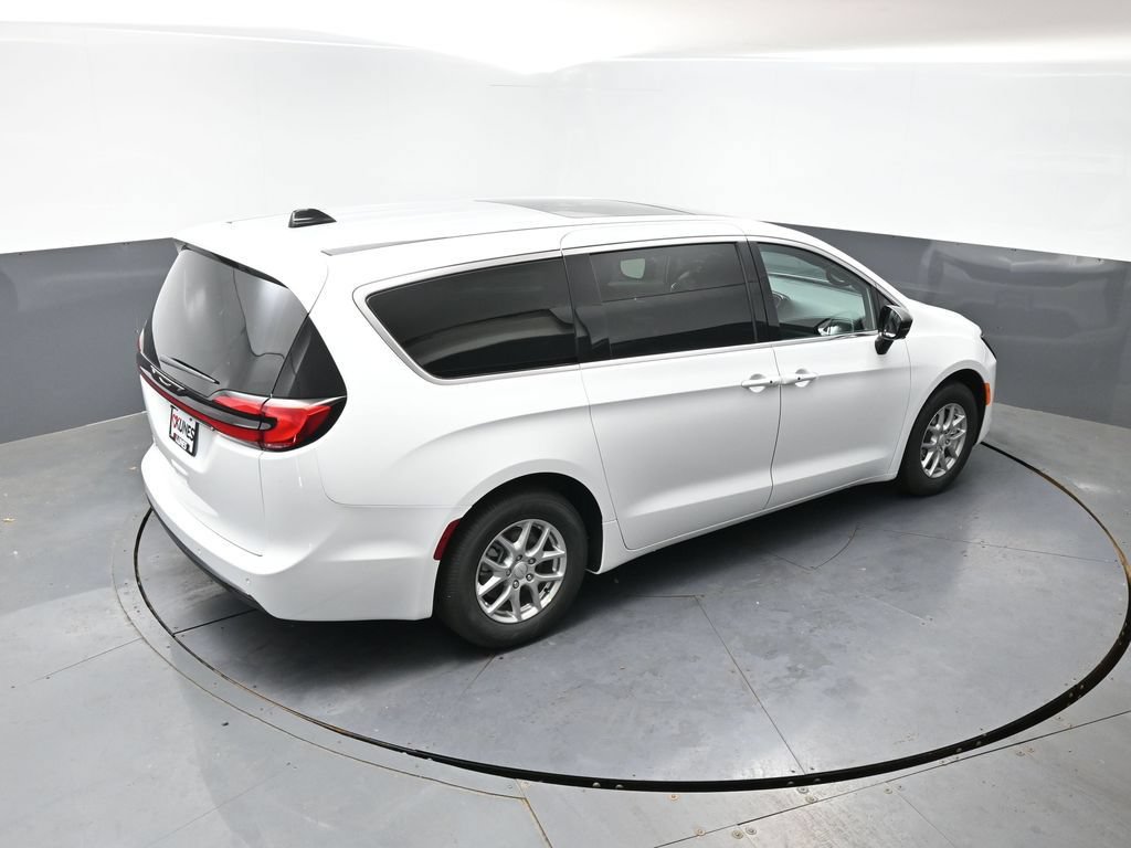 New 2027 Chrysler Pacifica Select w/ Family Tech Group FWD image 30