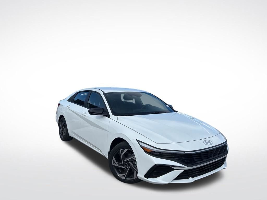 Used 2025 Hyundai Elantra SEL image 3