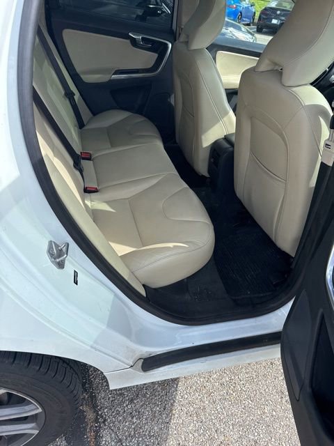 Used 2016 Volvo XC60 T6 Platinum image 5