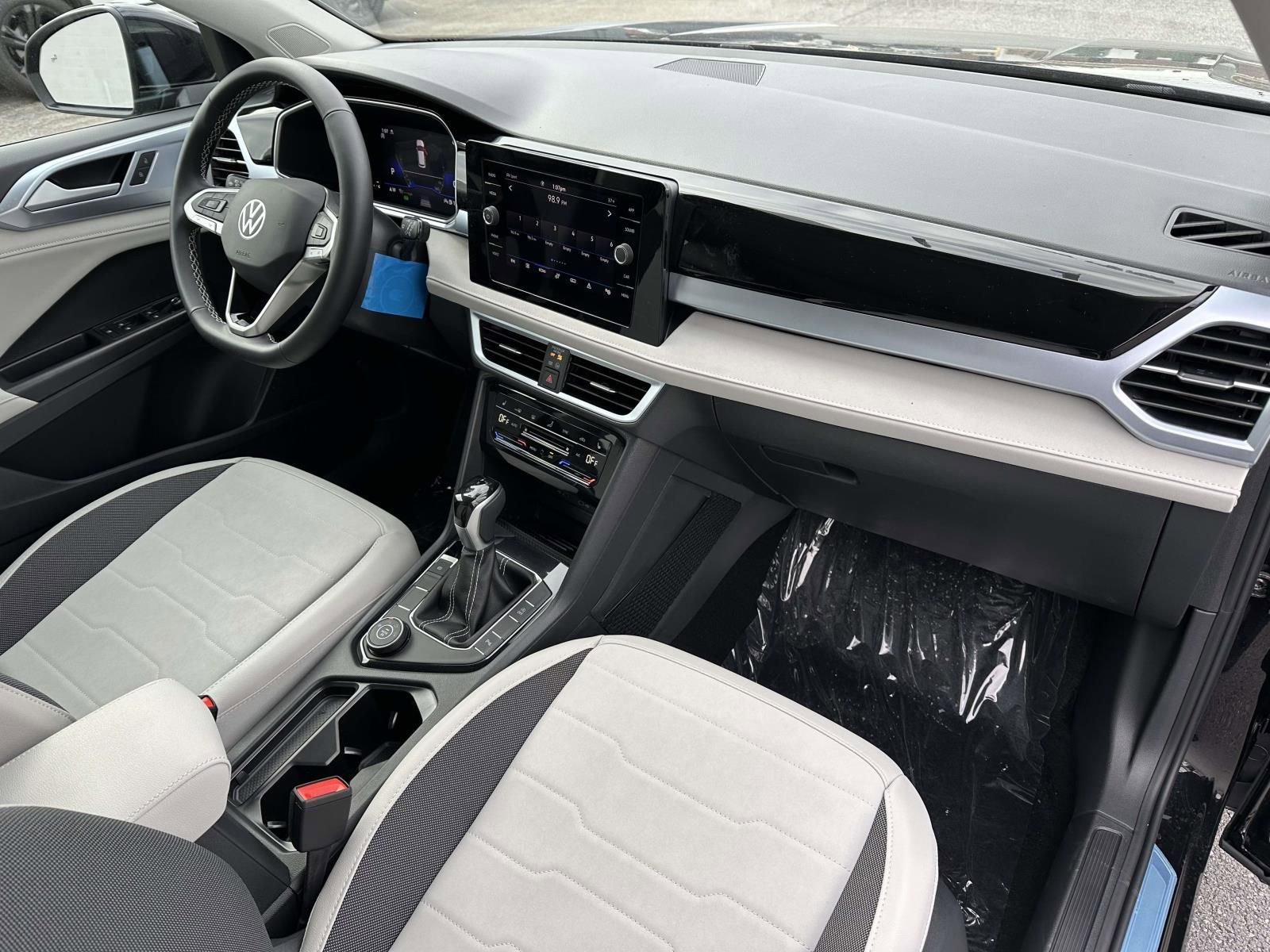 New 2026 Volkswagen Taos SE image 12