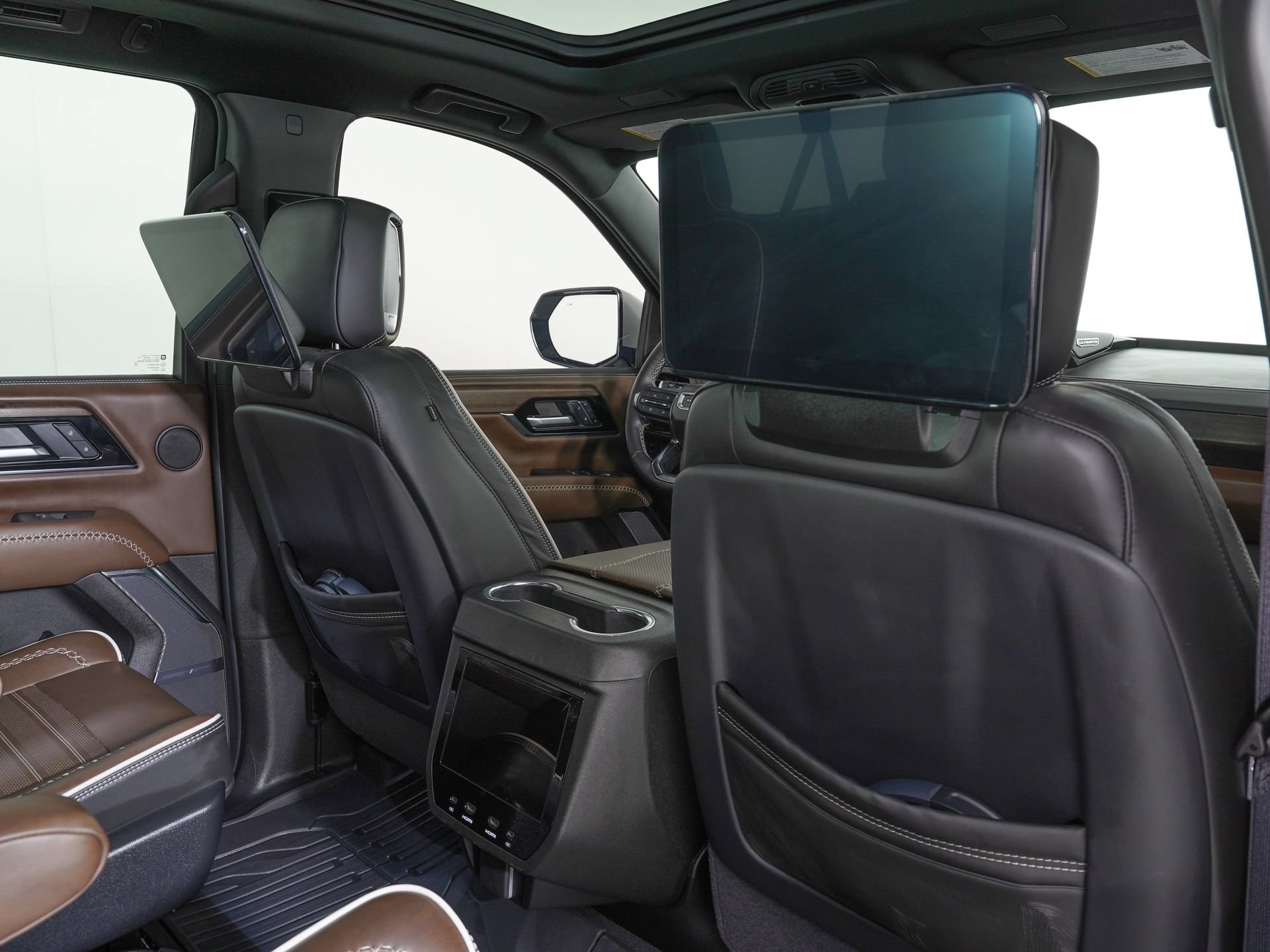 Used 2026 GMC Yukon XL Denali Ultimate w/ LPO, Floor Liner Package AWD/4WD image 10