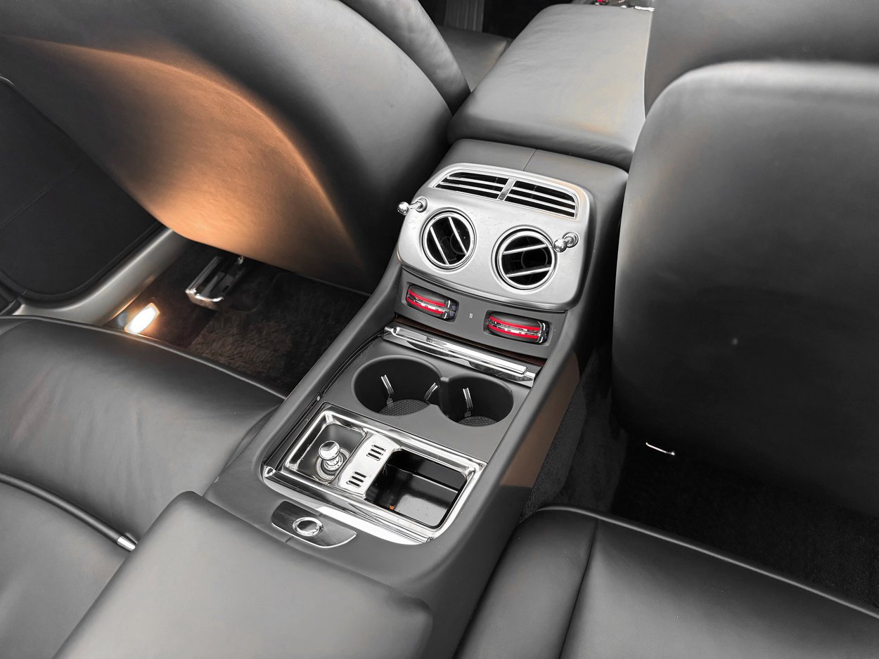 Used 2016 Rolls-Royce Dawn RWD image 28