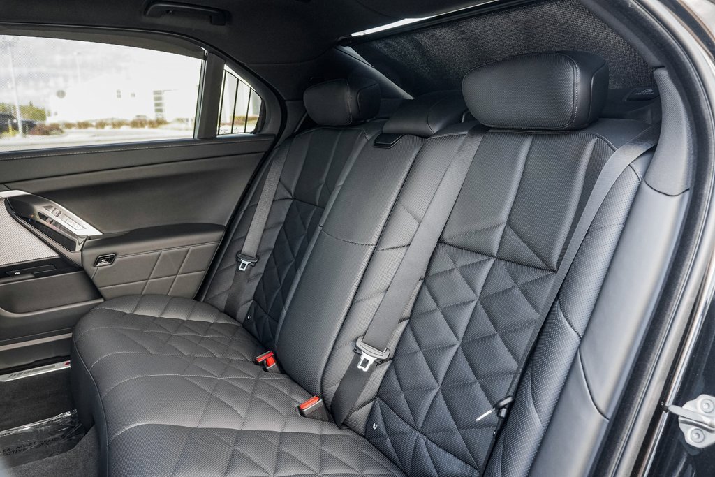 Used 2023 BMW 740i image 20