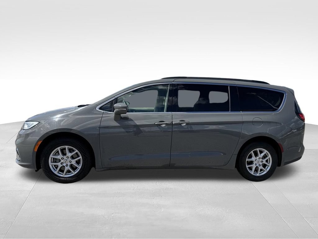 Used 2022 Chrysler Pacifica Touring-L FWD image 2