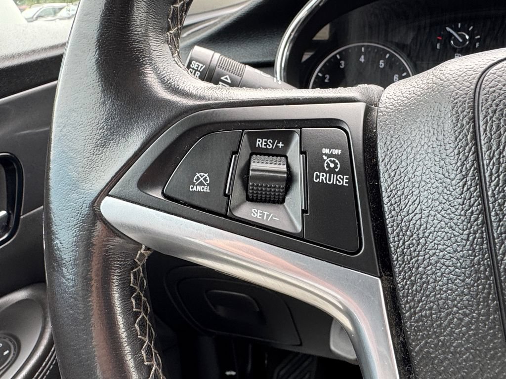 Used 2021 Buick Encore Preferred AWD/4WD image 14