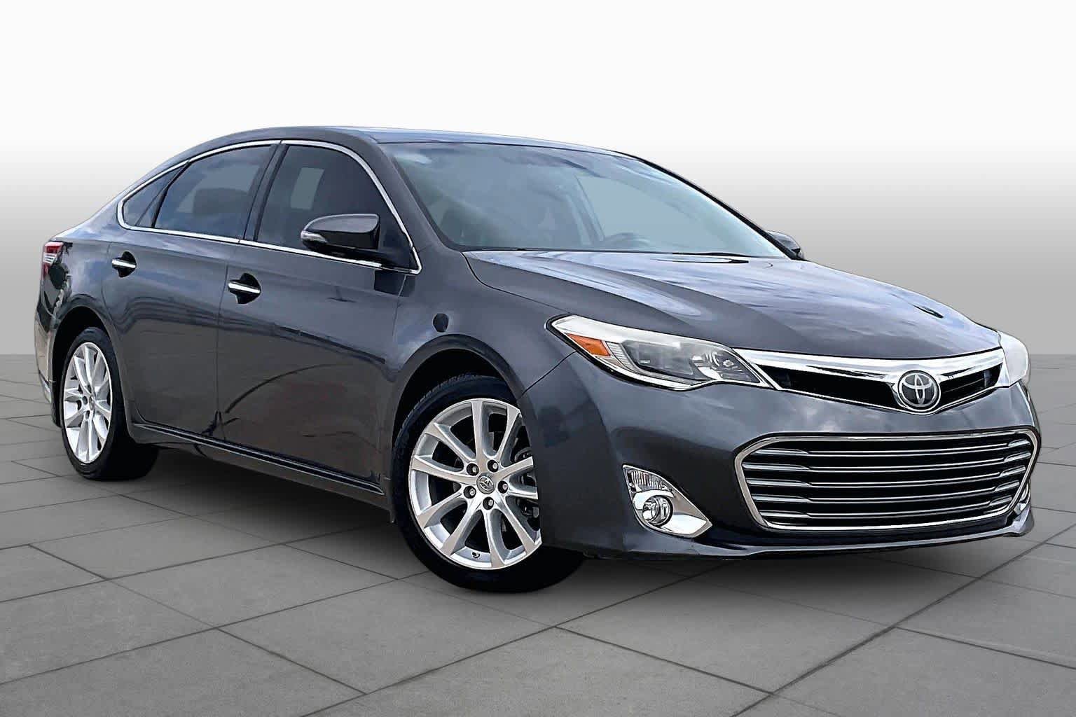 Used 2014 Toyota Avalon Limited w/ Technology Package FWD image 3