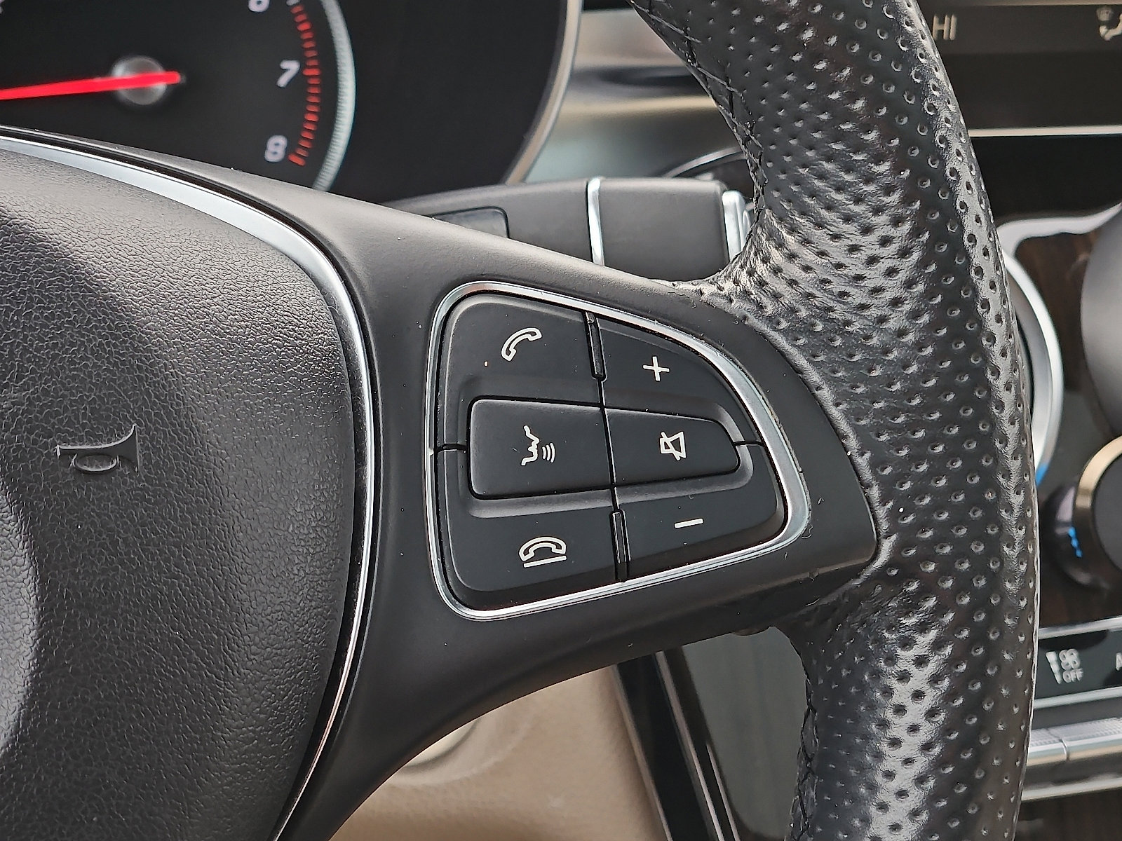 Used 2018 Mercedes-Benz GLC 300 4MATIC image 23