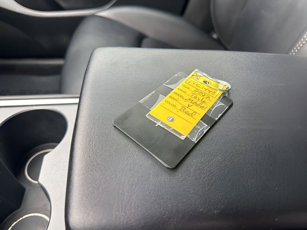 Used 2022 Tesla Model Y Long Range image 37