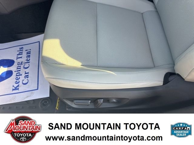 Used 2023 Toyota Prius XLE FWD image 16