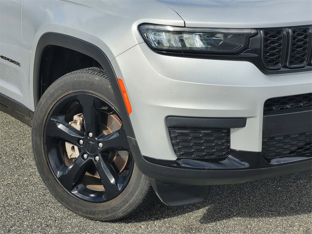 Used 2023 Jeep Grand Cherokee L Laredo image 9