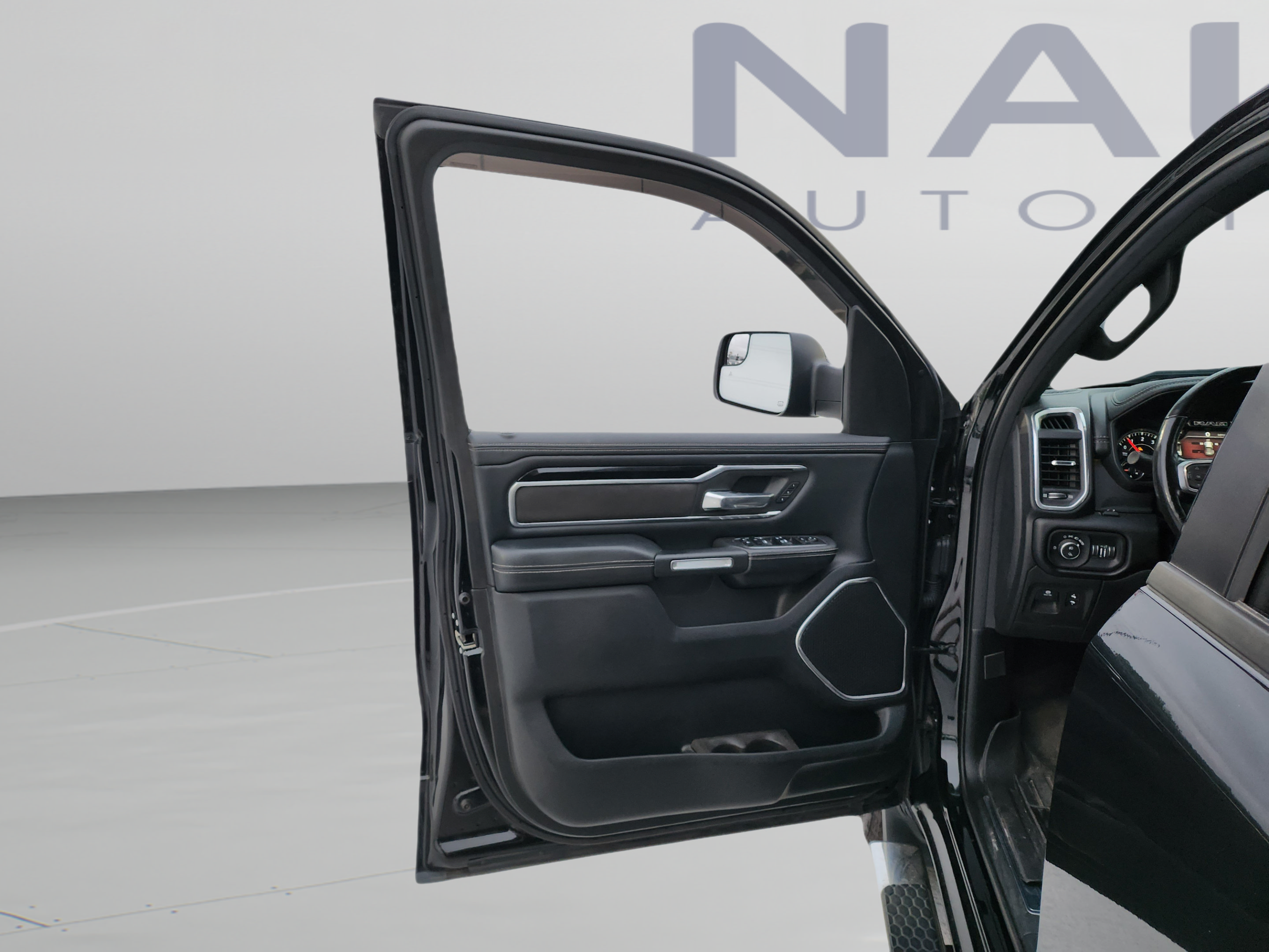 Used 2019 RAM 1500 Laramie w/ Sport Appearance Package AWD/4WD image 9