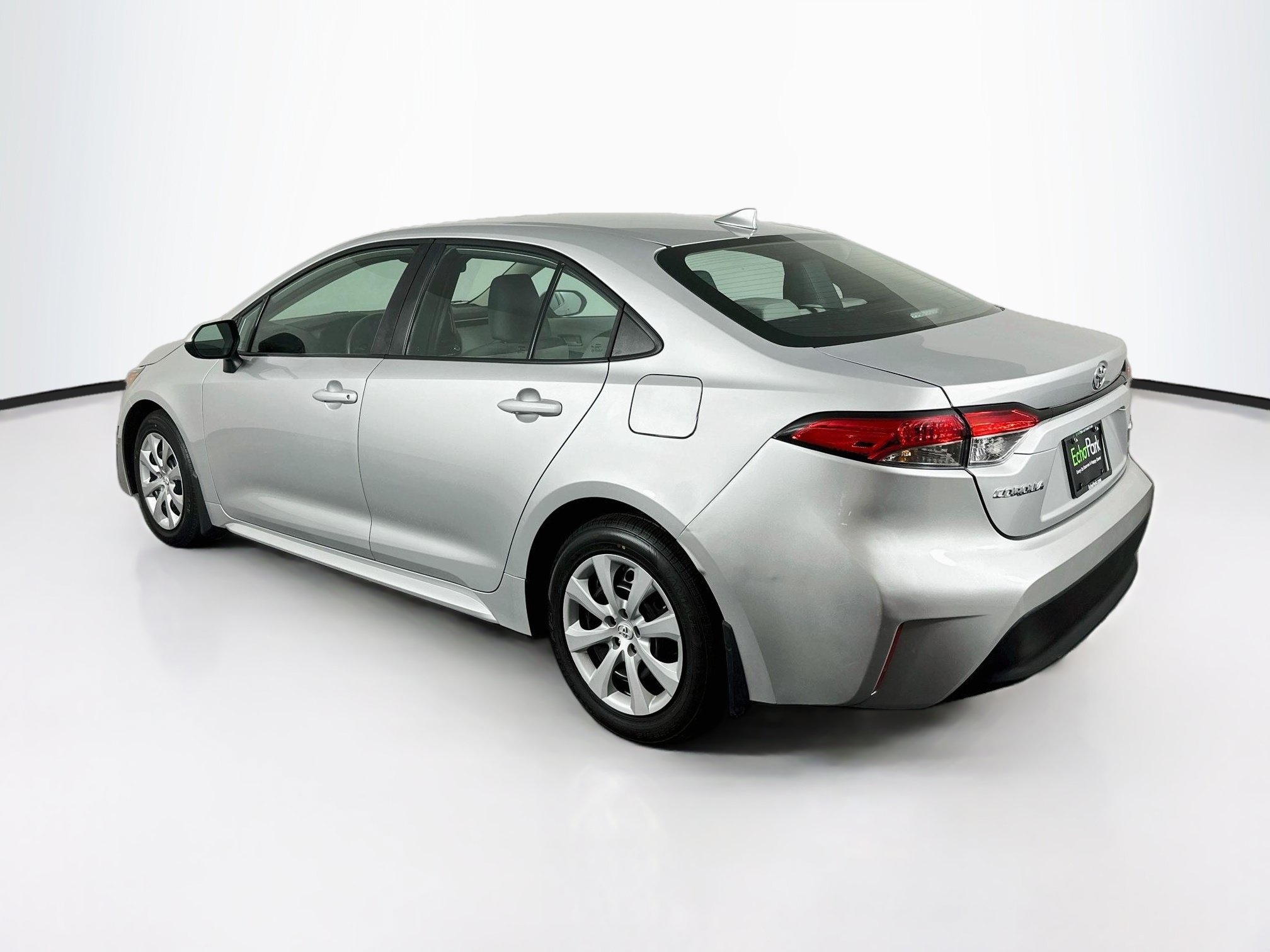 Used 2025 Toyota Corolla LE FWD image 5