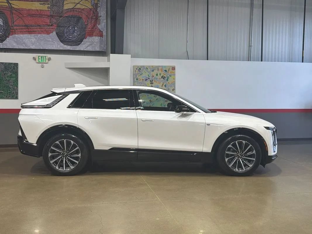 Used 2024 Cadillac Lyriq Sport AWD/4WD image 5