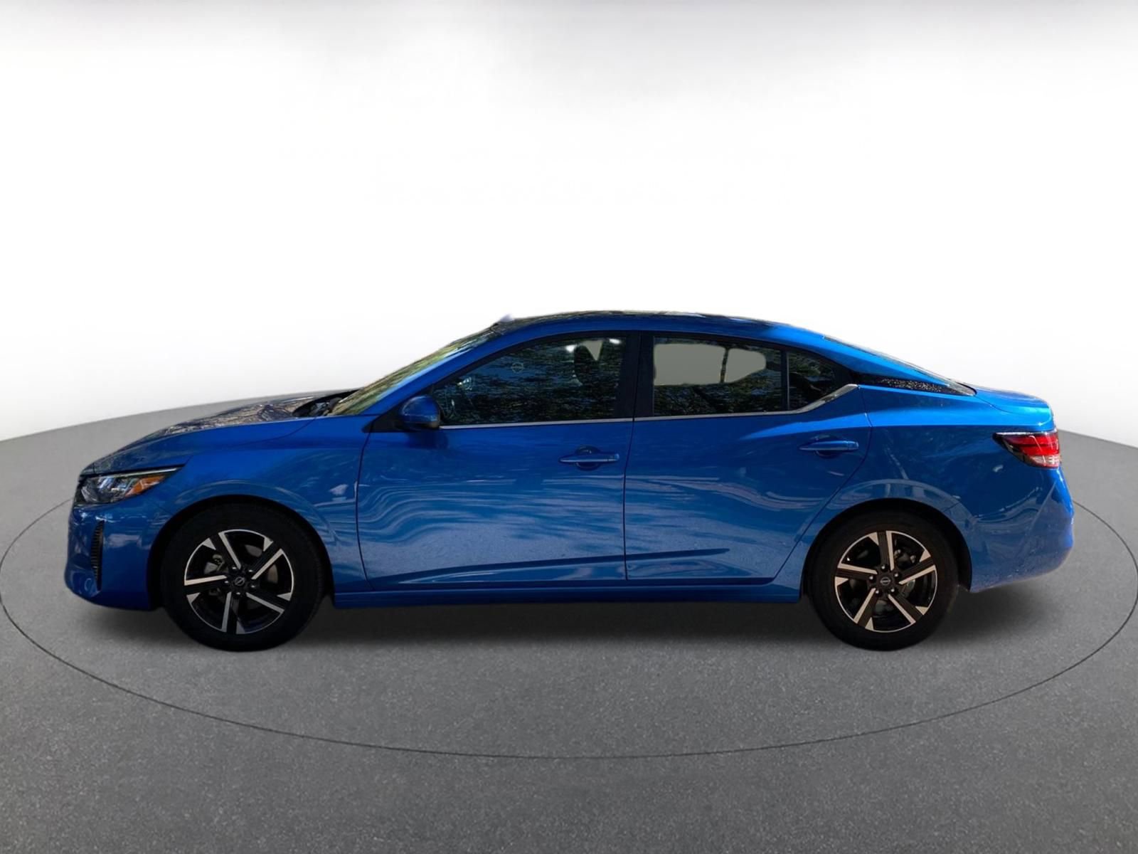 Used 2025 Nissan Sentra SV image 4