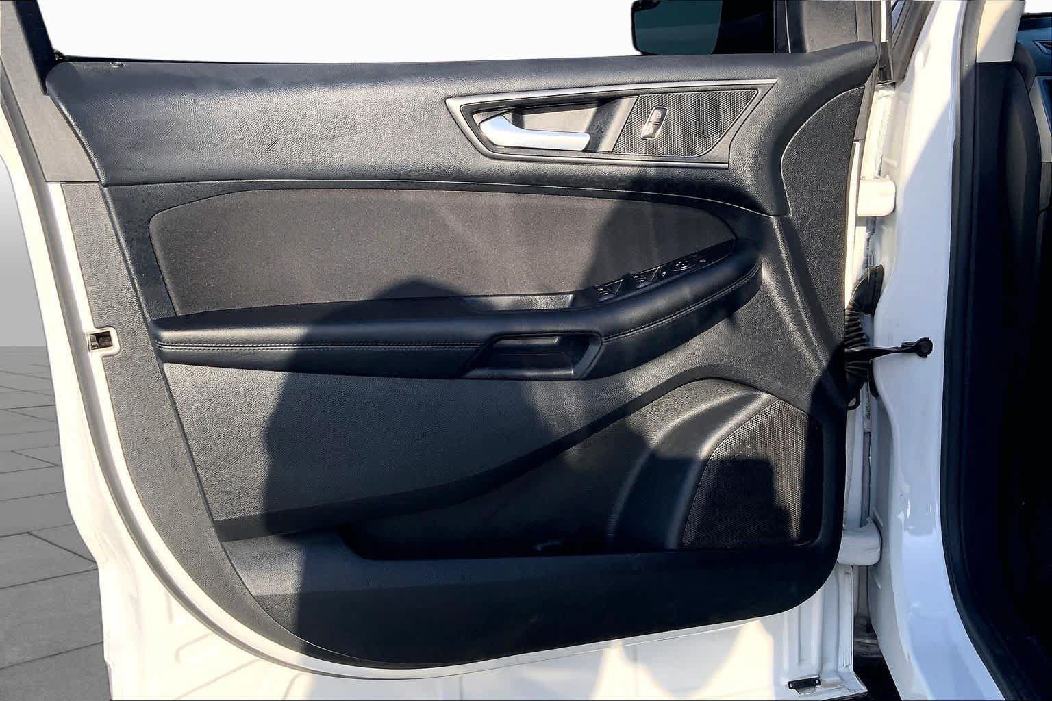 Used 2016 Ford Edge SE FWD image 22