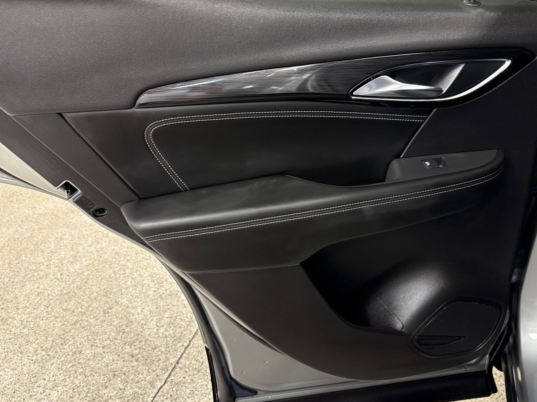 Used 2023 Buick Envision Preferred image 11