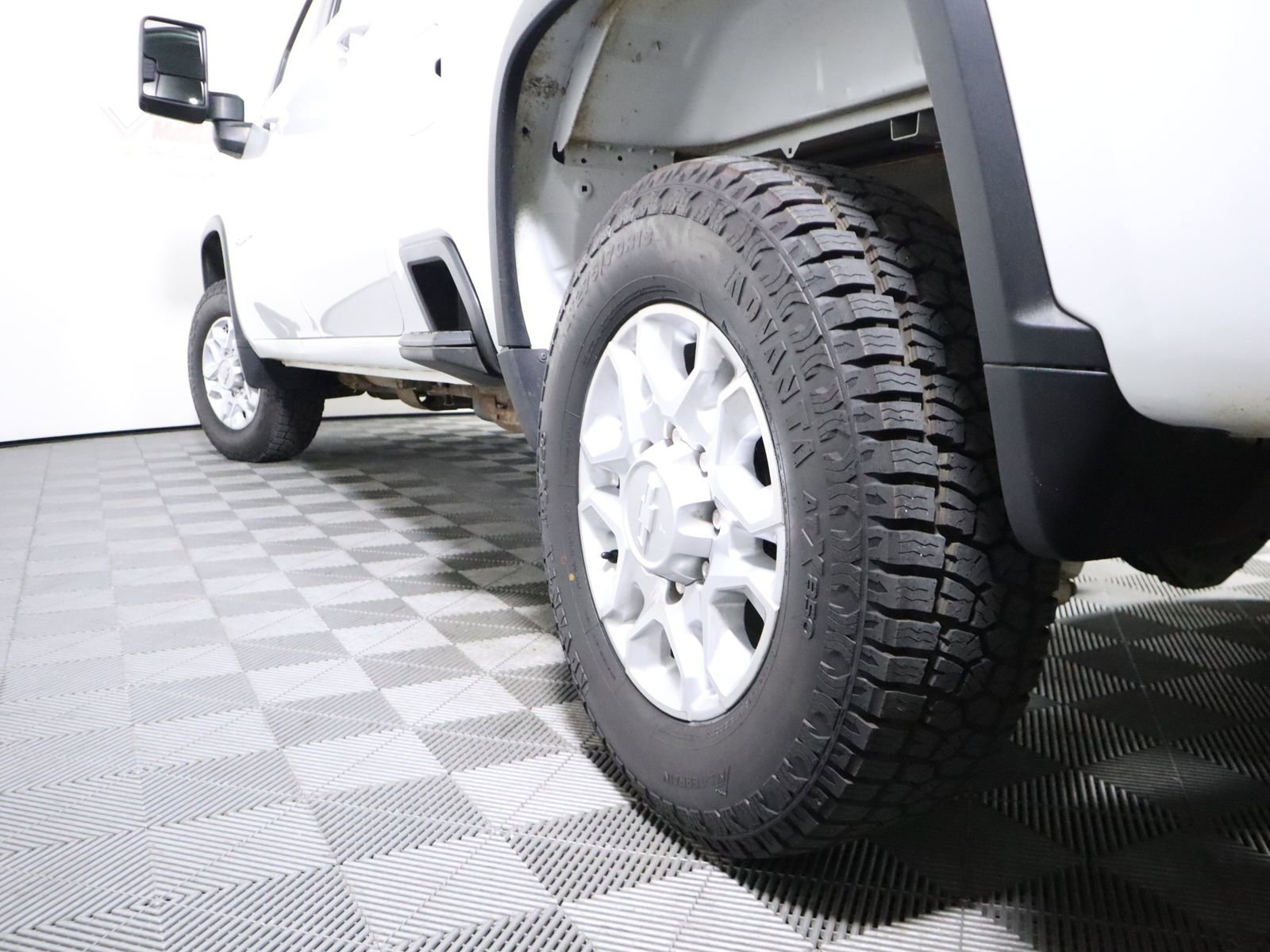 Used 2020 Chevrolet Silverado 2500 LT w/ Z71 Off-Road Package image 9