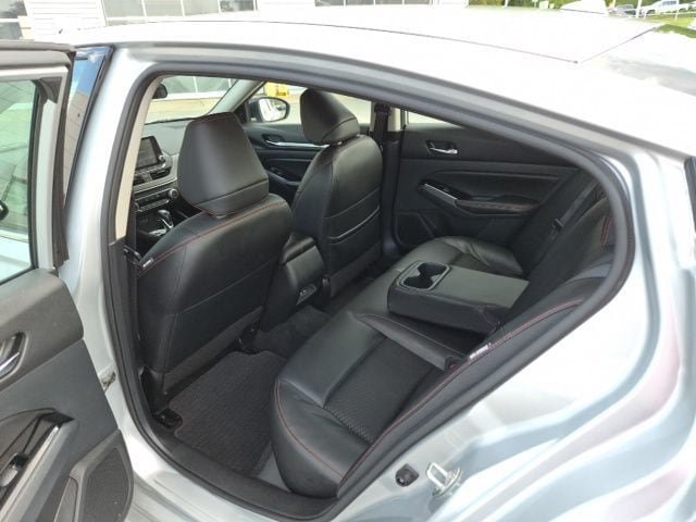 Used 2024 Nissan Altima 2.5 SR FWD image 13