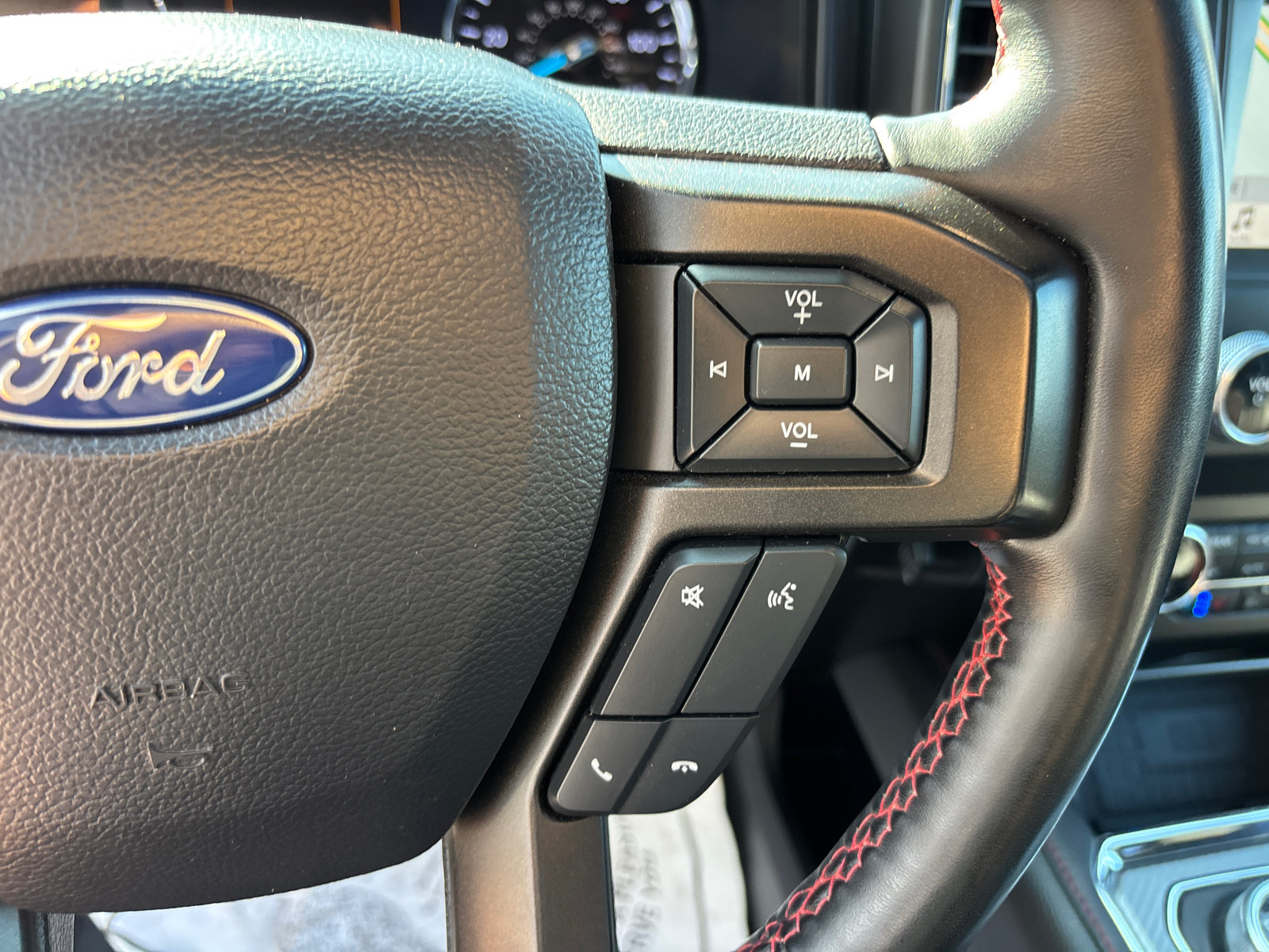 Used 2019 Ford Expedition Limited w/ Equipment Group 303A AWD/4WD image 17