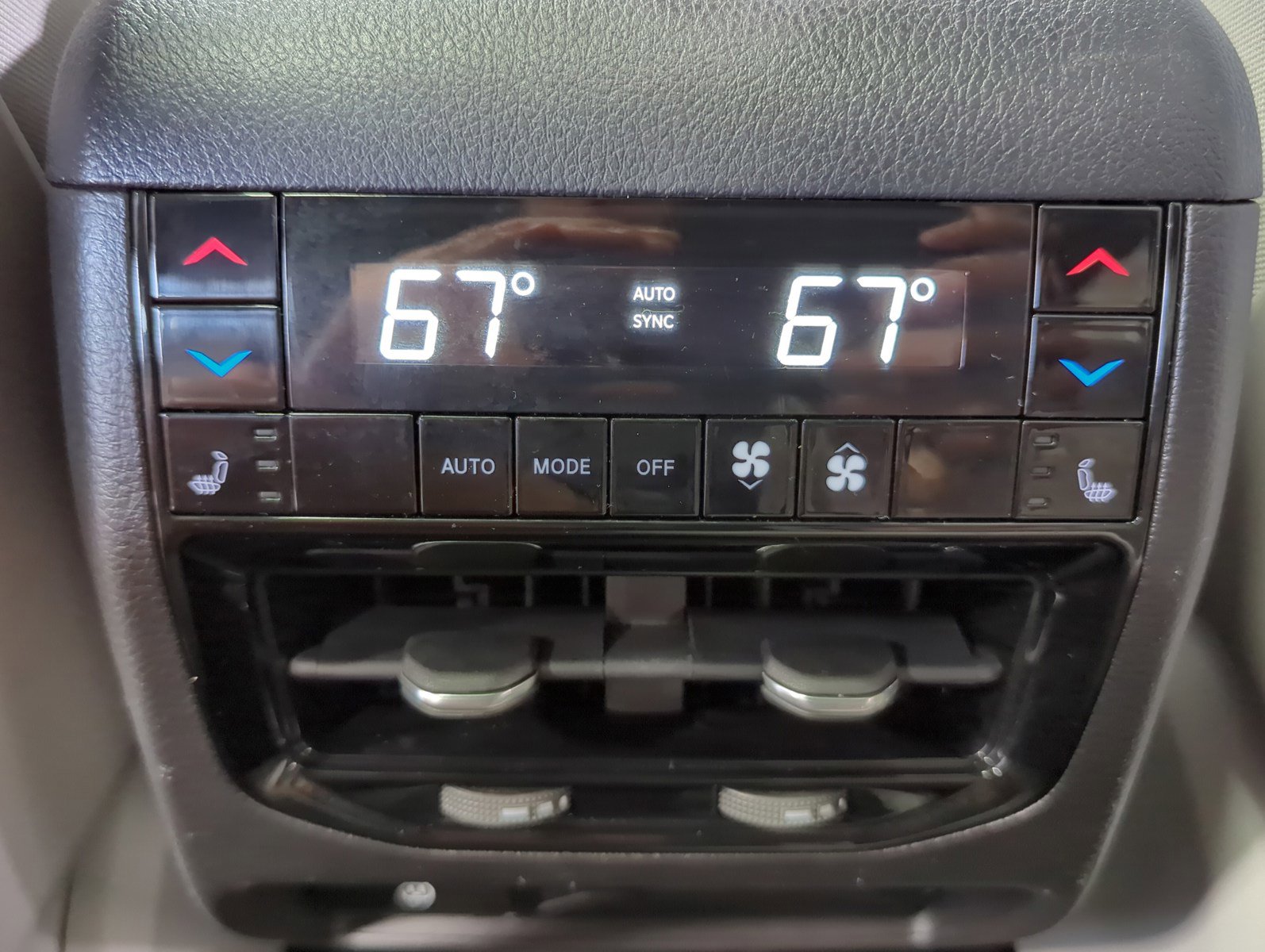 Used 2022 Jeep Grand Cherokee Overland w/ Advanced Protech Group III image 32