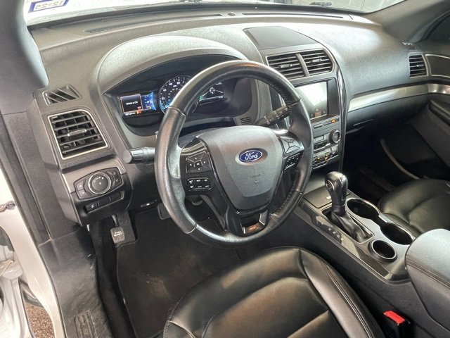 Used 2019 Ford Explorer XLT w/ Equipment Group 202A image 12