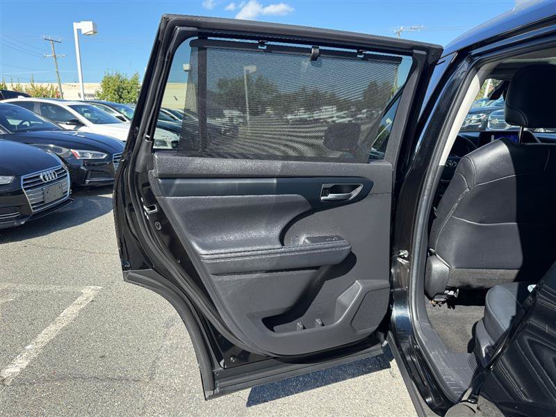 Used 2023 Toyota Highlander XLE FWD image 19