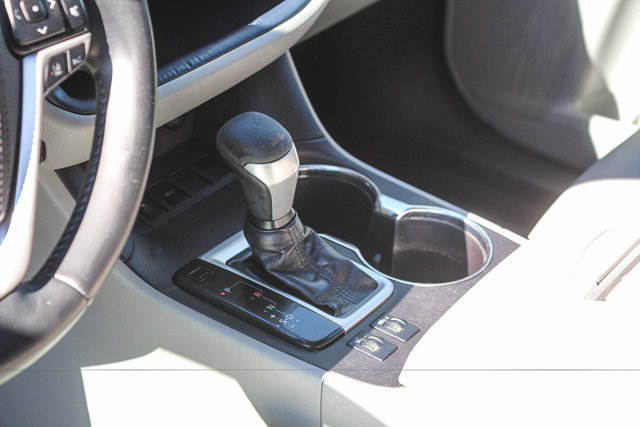 Used 2018 Toyota Highlander XLE w/ Carpet Mat Package (TMS) FWD image 24
