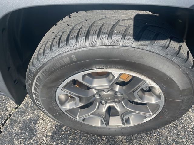 Used 2020 Jeep Cherokee Trailhawk w/ Comfort & Convenience Group AWD/4WD image 18