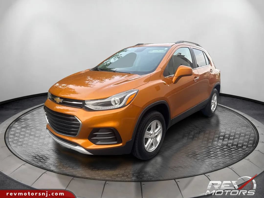 Used 2017 Chevrolet Trax LT w/ LT Convenience Package AWD/4WD image 1