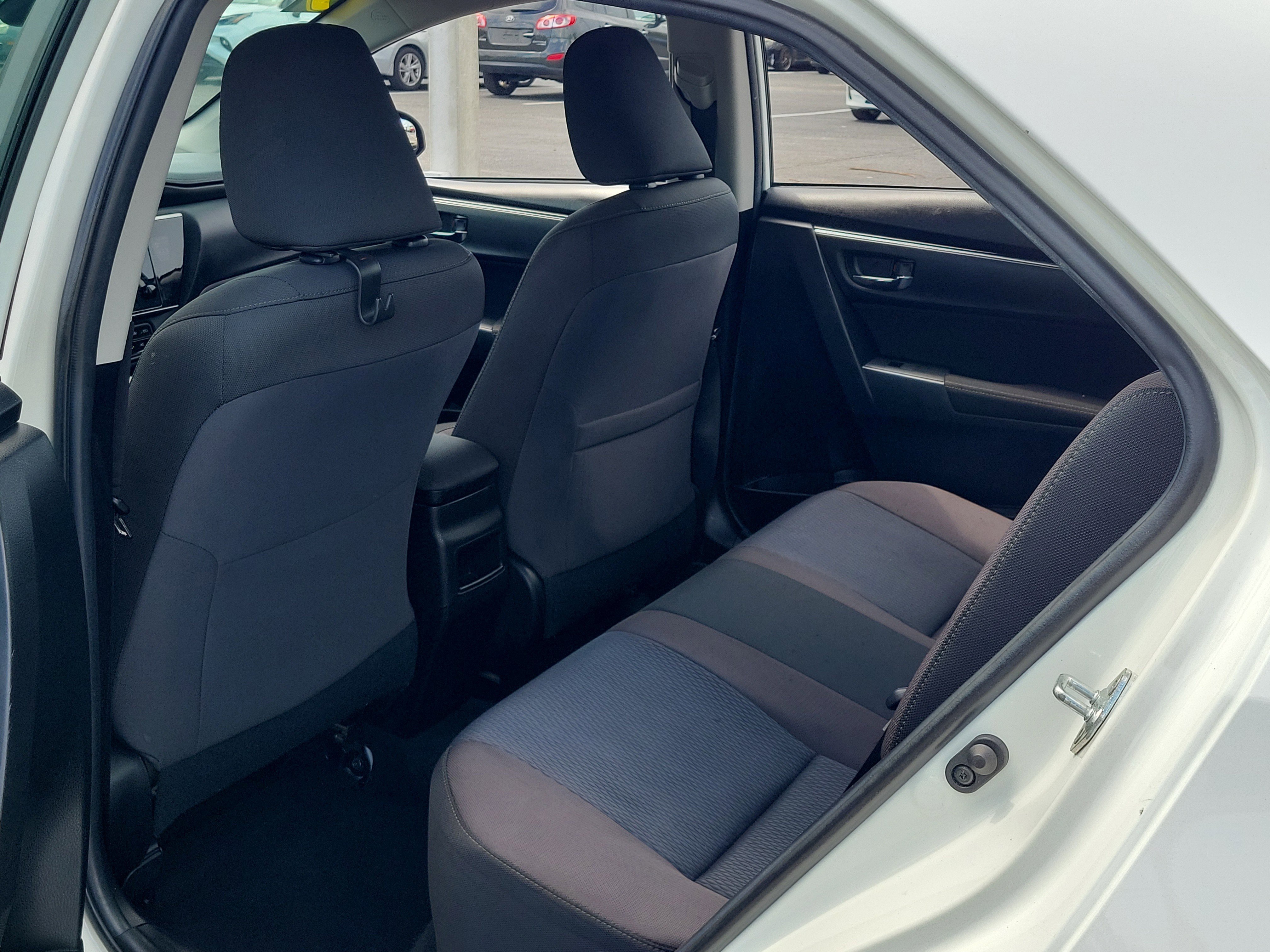 Used 2019 Toyota Corolla LE w/ Carpet Mat Package (TMS) FWD image 13
