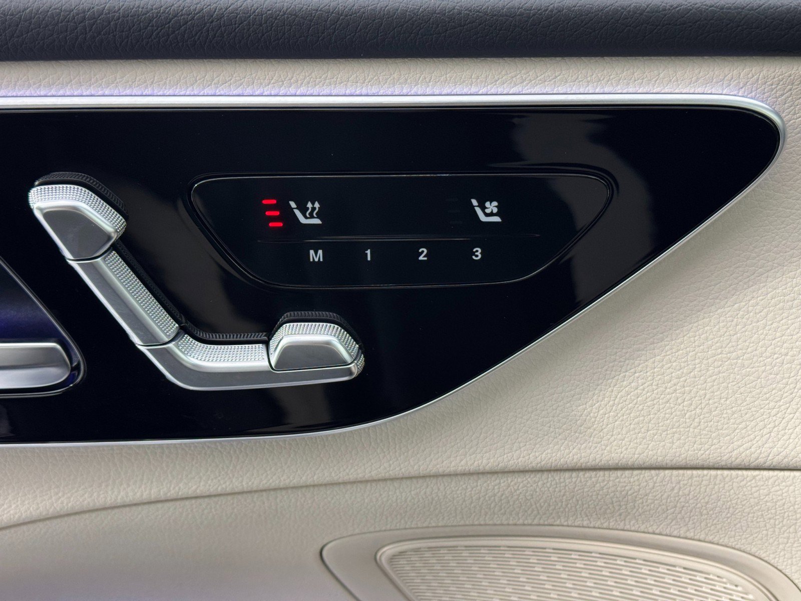 Used 2022 Mercedes-Benz C 300 Sedan w/ Exclusive Trim Package image 17