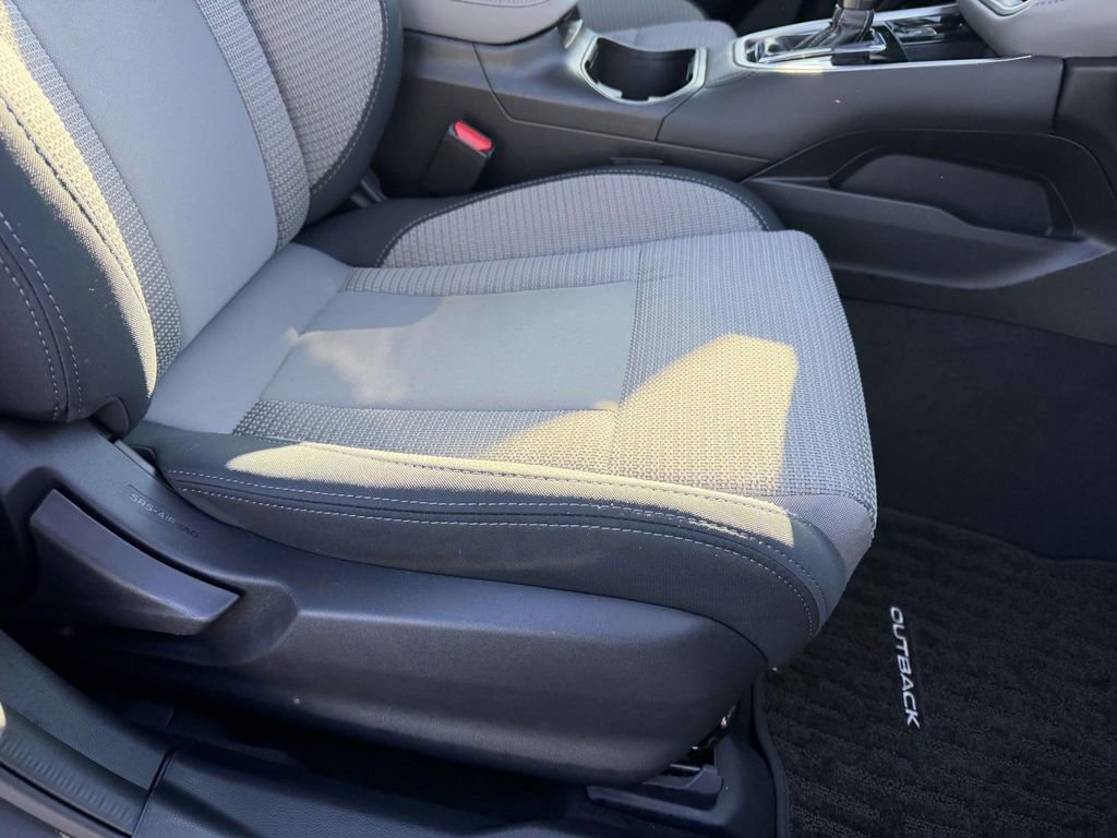 Used 2025 Subaru Outback Premium image 11